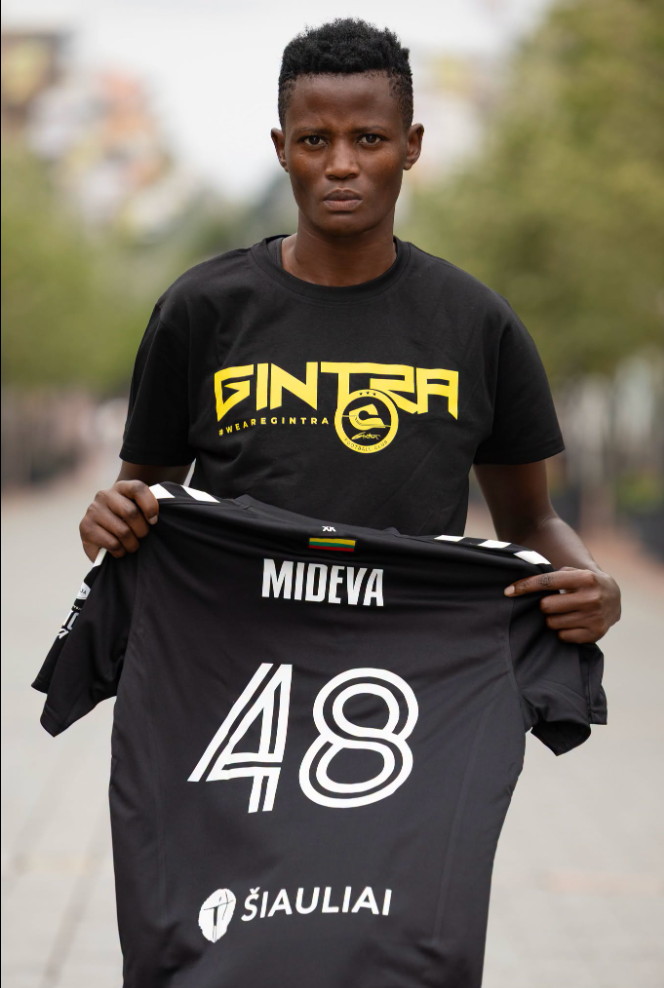 Elizabeth Mideva completes move to FK Gintra on three-year deal